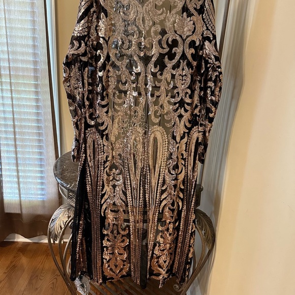 Bisht gently used fits large / XL bust 48”- length 47” - Picture 3 of 6